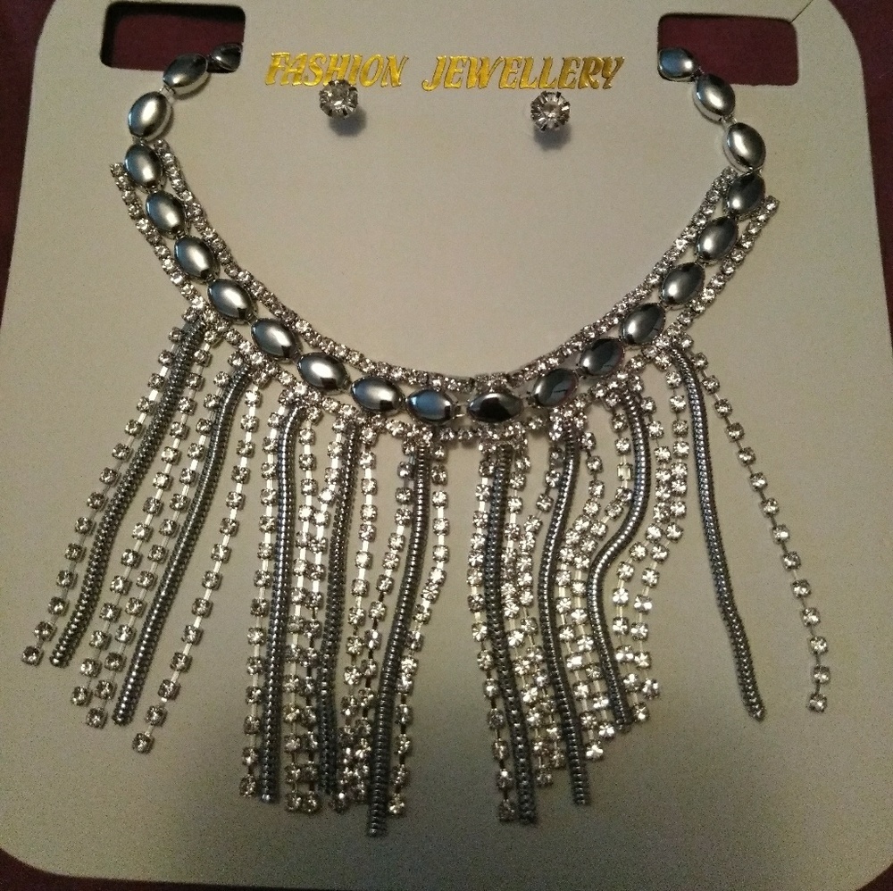 Necklace and earring set